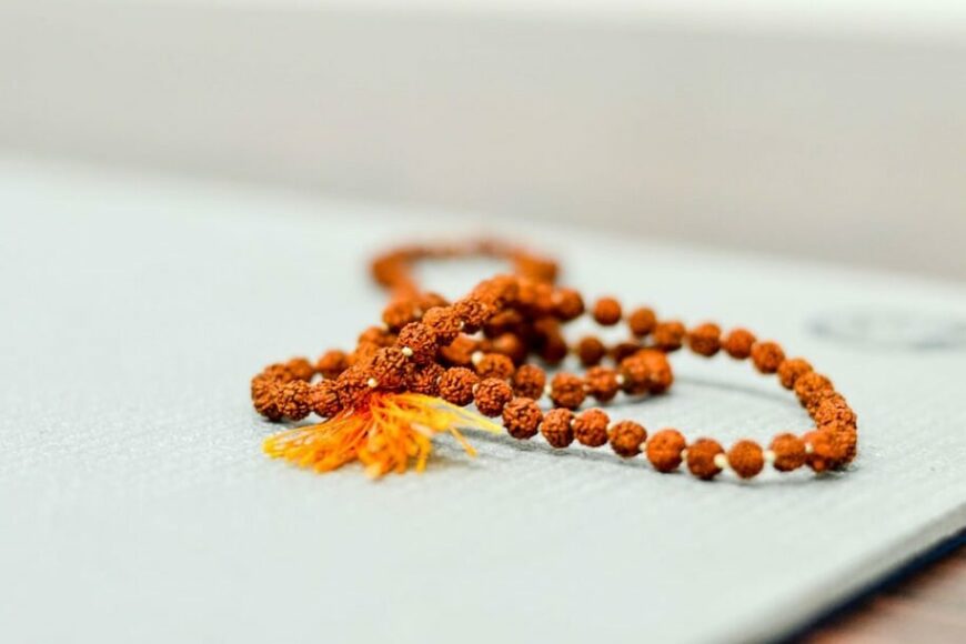 mala-4542708_960_720-pixabay Mala en graine de rudraksha
