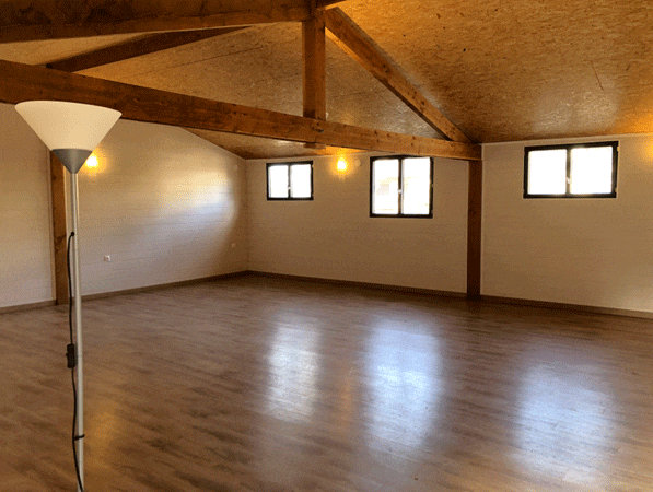 Salle moyenne de pratique de yoga La Mane à Balma